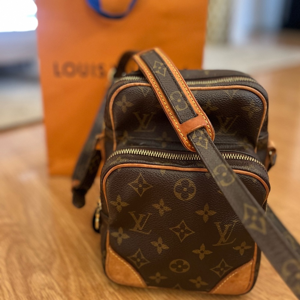 Authentic Louis Vuitton Monogram Amazon  crossbody bag  .